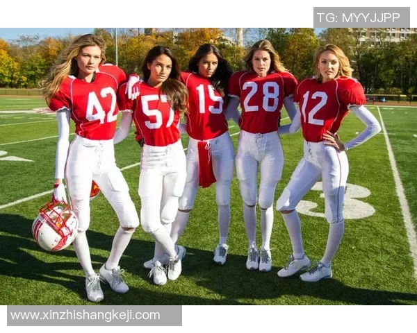 维密超模与足球明星的魅力碰撞揭示时尚与运动的完美融合